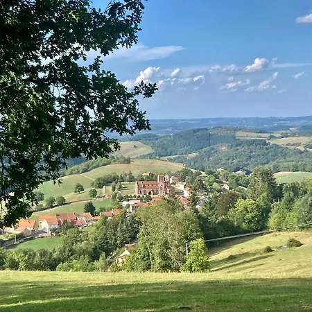 Des Touristes A Homestay Chatel-Montagne
