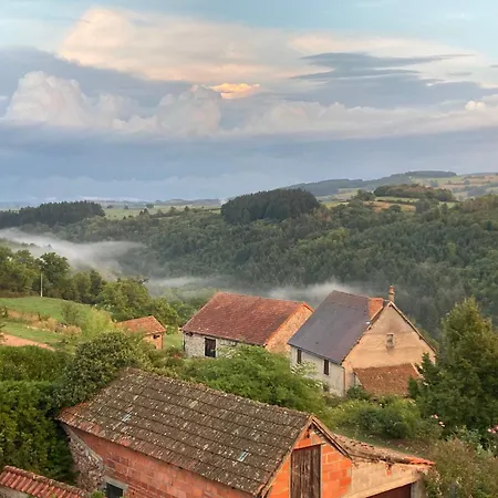民宿 Des Touristes A Châtel-Montagne
